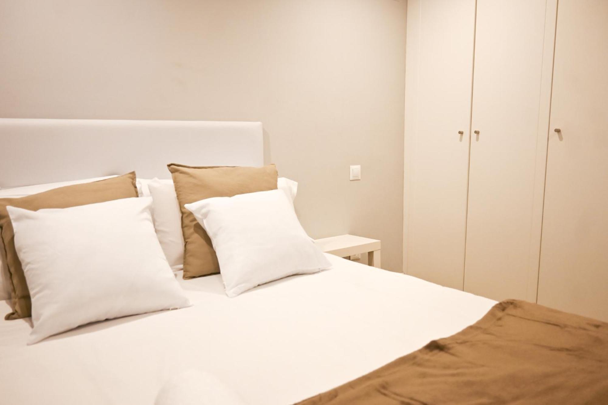 Apartamento For Temporal Cava Baja-la Latina Cab36 *