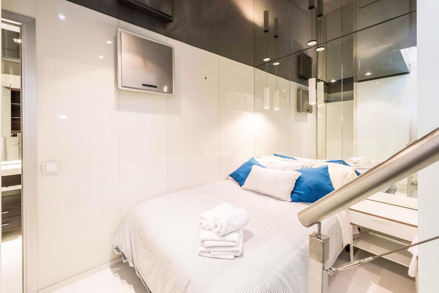 My - Duplex Ph Iii Apartment *