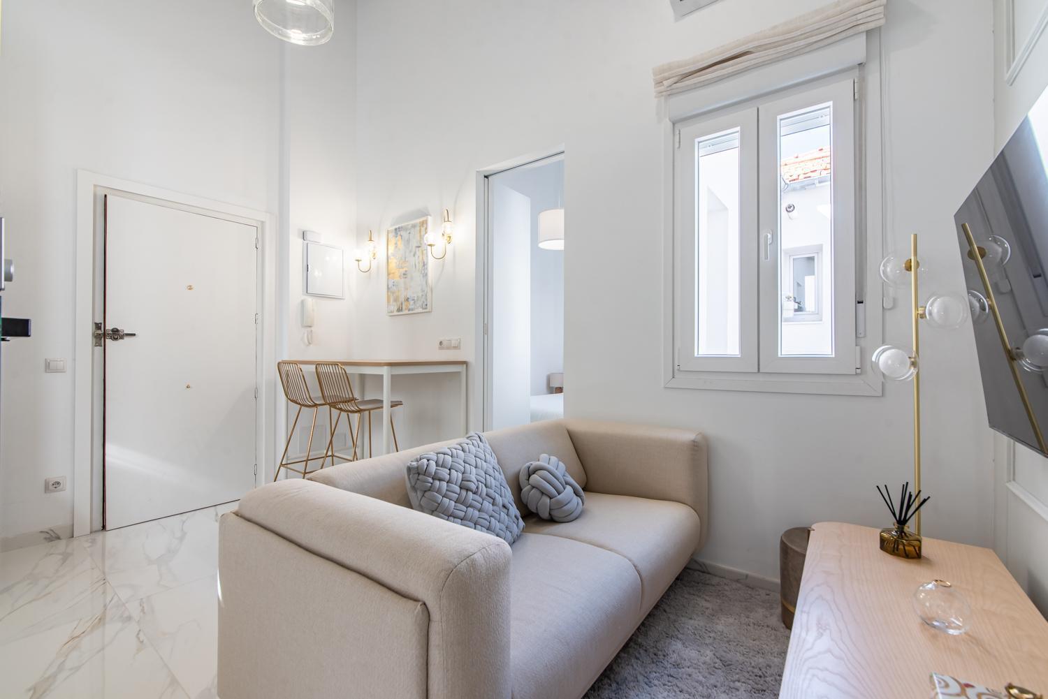 Deluxe. 2br 1bt. Elevator. Apartamento *