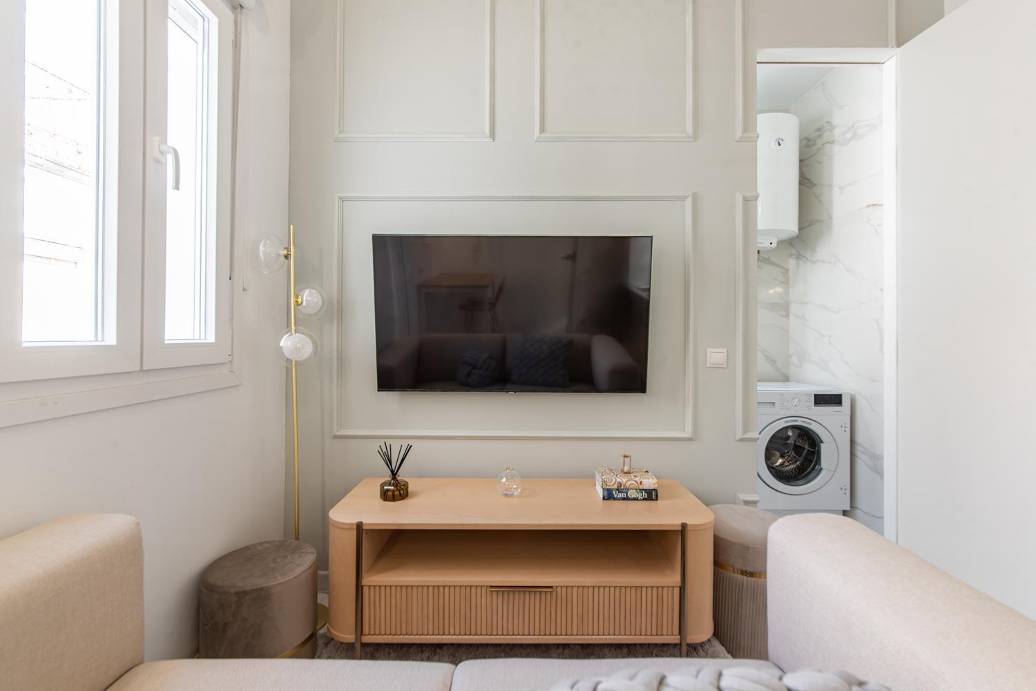 Deluxe. 2br 1bt. Elevator. Madri