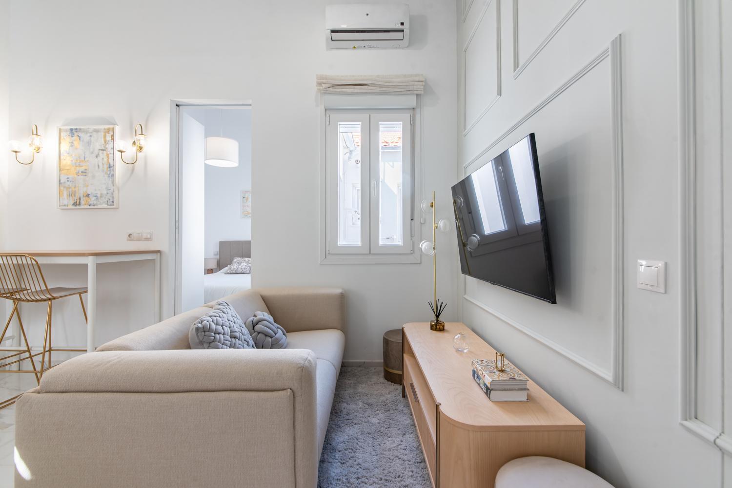 Deluxe. 2br 1bt. Elevator. Madrid