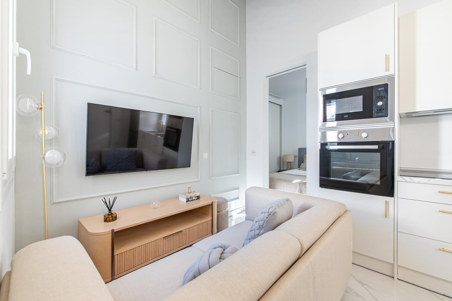 Deluxe. 2br 1bt. Elevator. Apartment