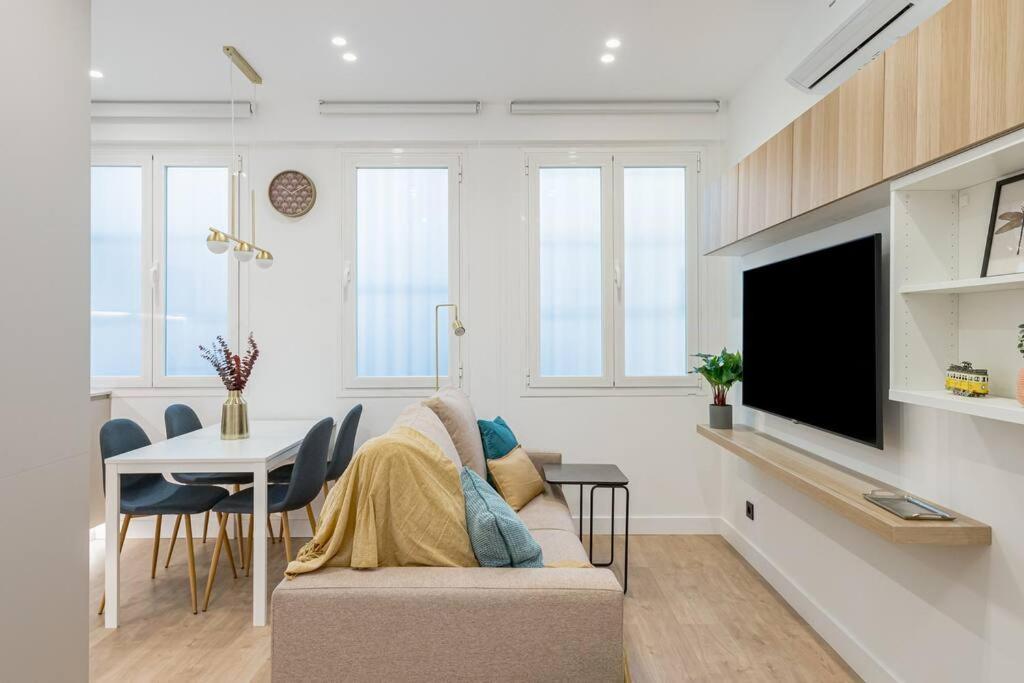 Lalatina I Calle Costanilla San Pedro 1br 1bh Apartamento Madrid