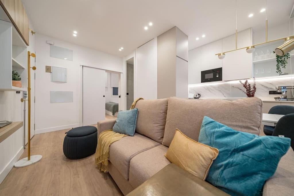 Lalatina I Calle Costanilla San Pedro 1br 1bh Apartamento Madrid