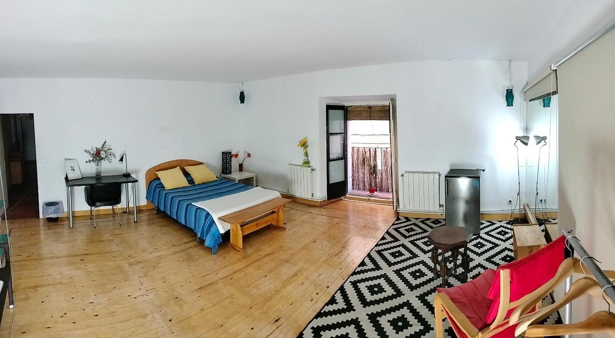 Gran Con Balcon En Tirso De Molina Madrid