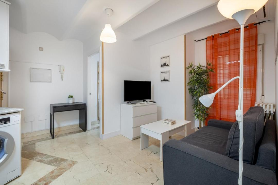2 Bedroom 1 Bathroom Furnished - Sol - Cozy Vintage - Mintystay Apartment *