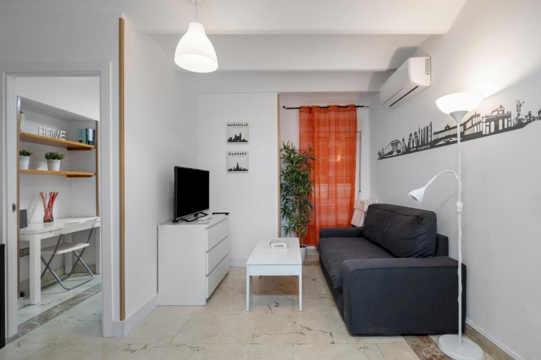 Apartment 2 Bedroom 1 Bathroom Furnished - Sol - Cozy Vintage - Mintystay *
