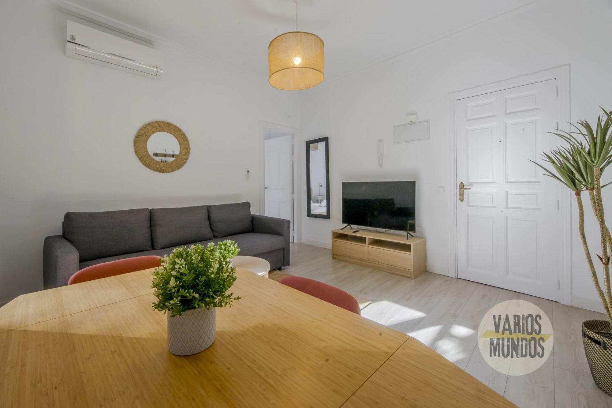 Elegant 4pax En Letras-cortes Madrid