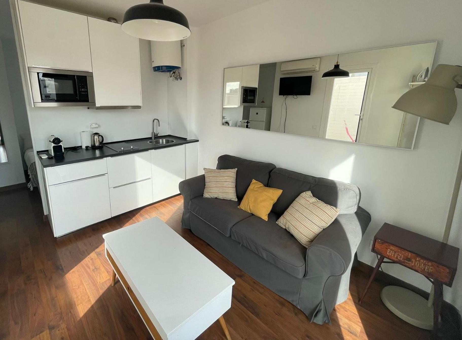 Estudio Con Terraza Zona Retiro Alloggio in famiglia *