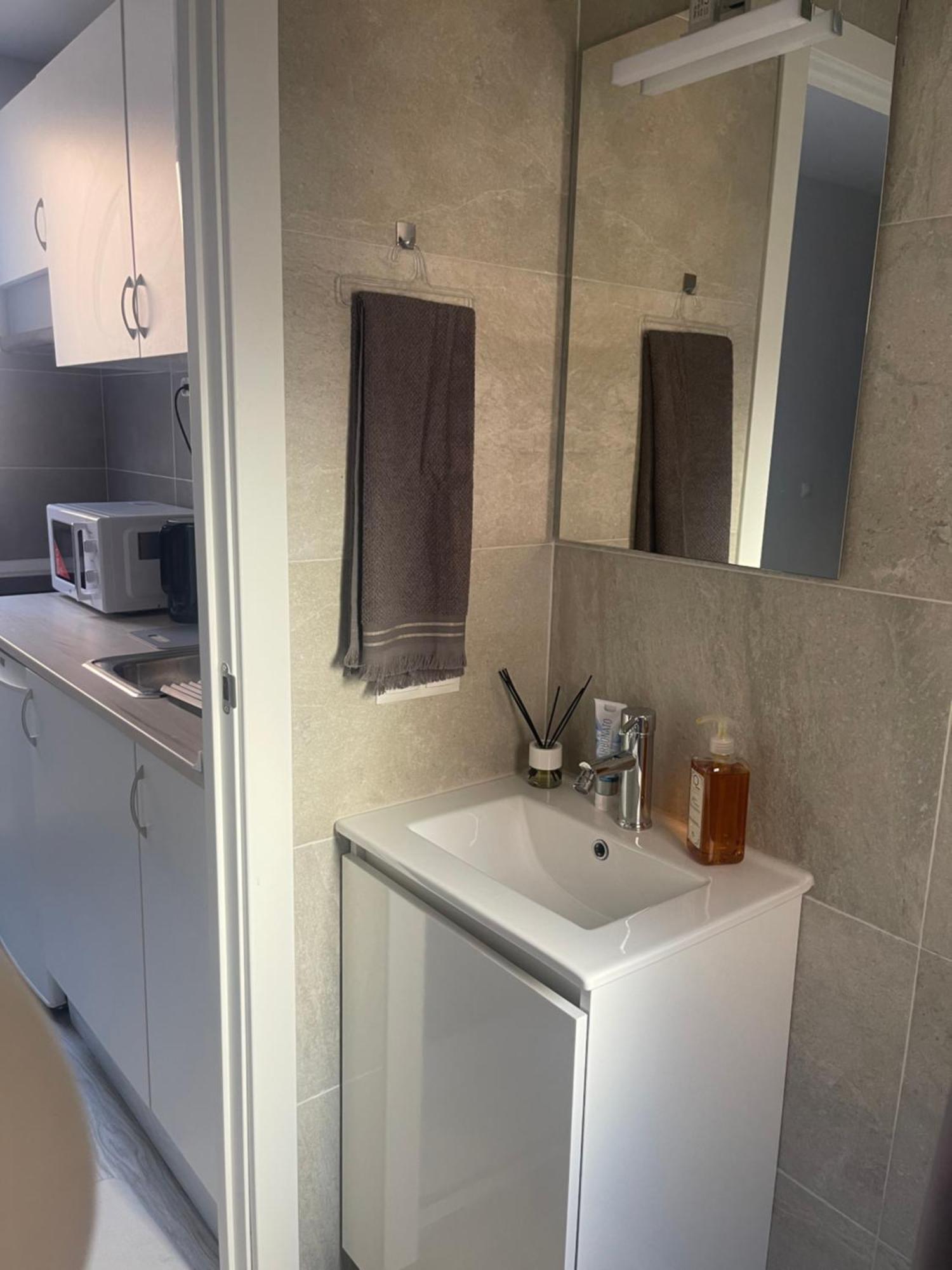Cenral Renovated Flat *