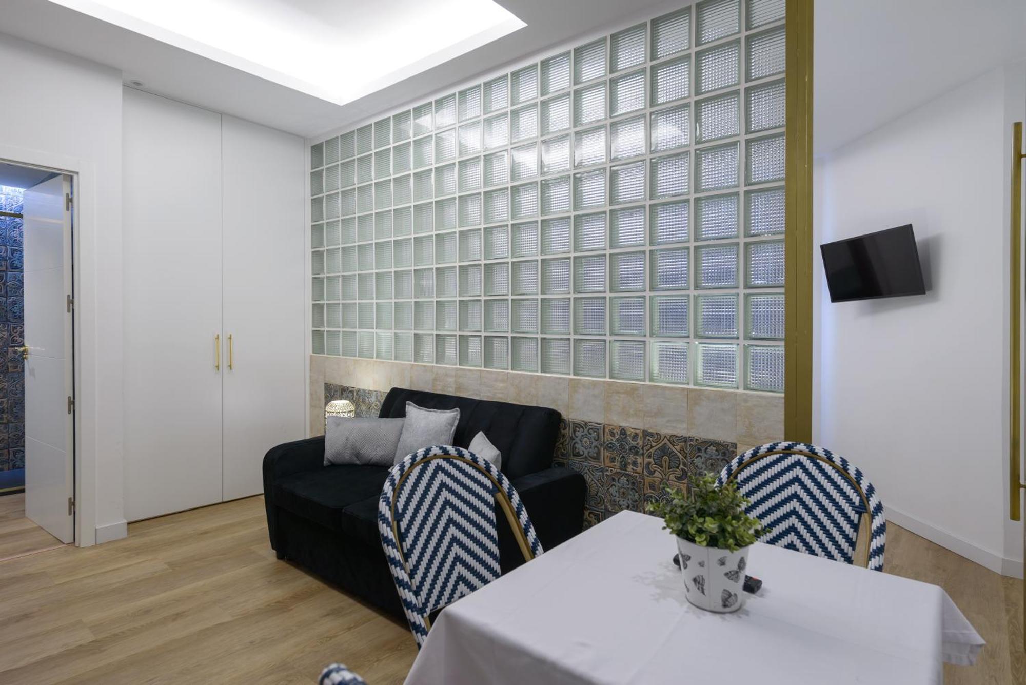 Gran Via Capitals By Monaro***** * Madri