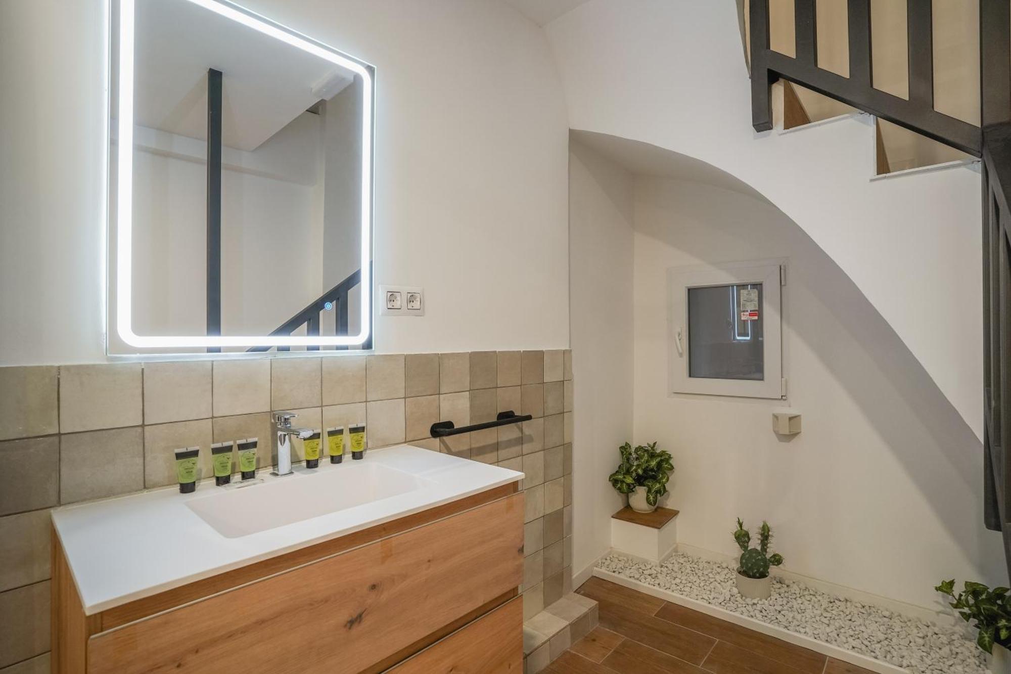 Stylish Triplex-2bedrooms 2bathrooms-ventas