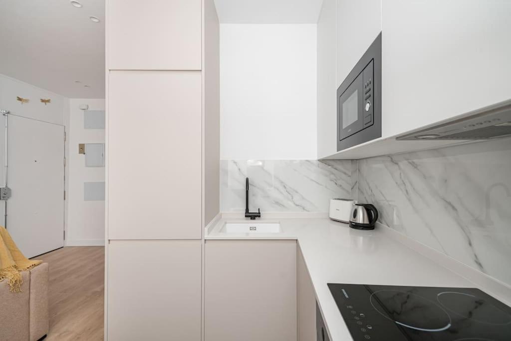 Lalatina I Calle Costanilla San Pedro 1br 1bh Apartamento *