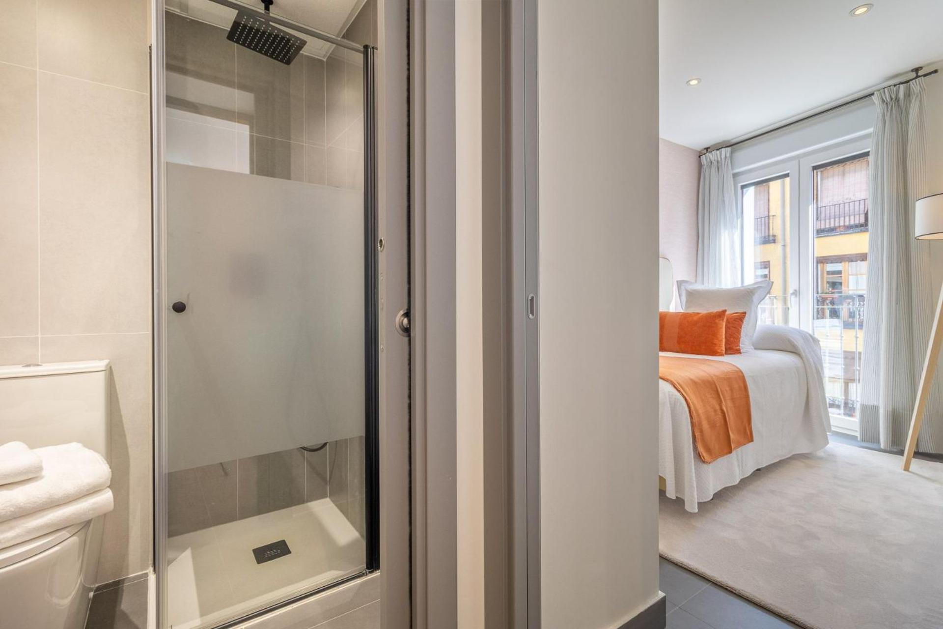 Authentic La Latina Getaway Just Steps From Iconic Rastro Latina Toledo X *
