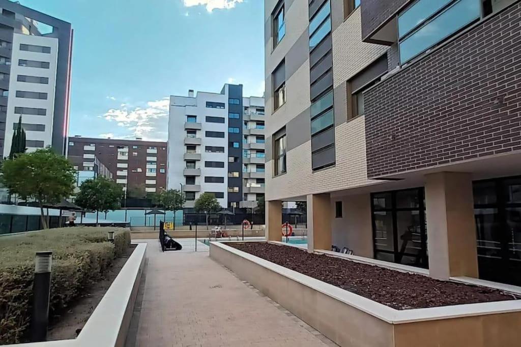 Valdebebas Con Garaje Gimnasio Y Piscina *