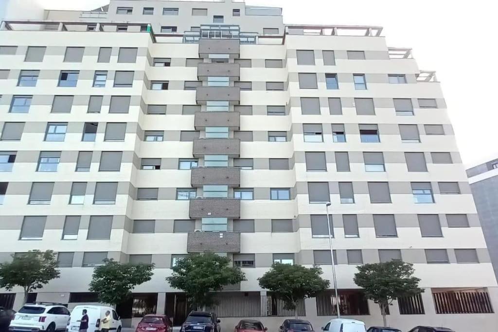 Valdebebas Con Garaje Gimnasio Y Piscina