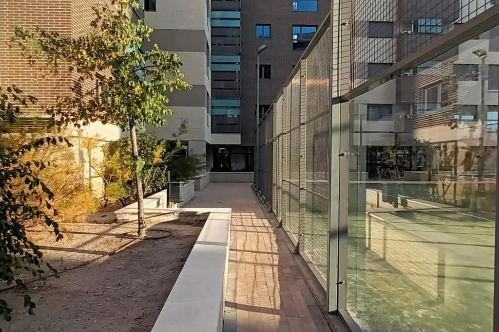 Valdebebas Con Garaje Gimnasio Y Piscina Madrid