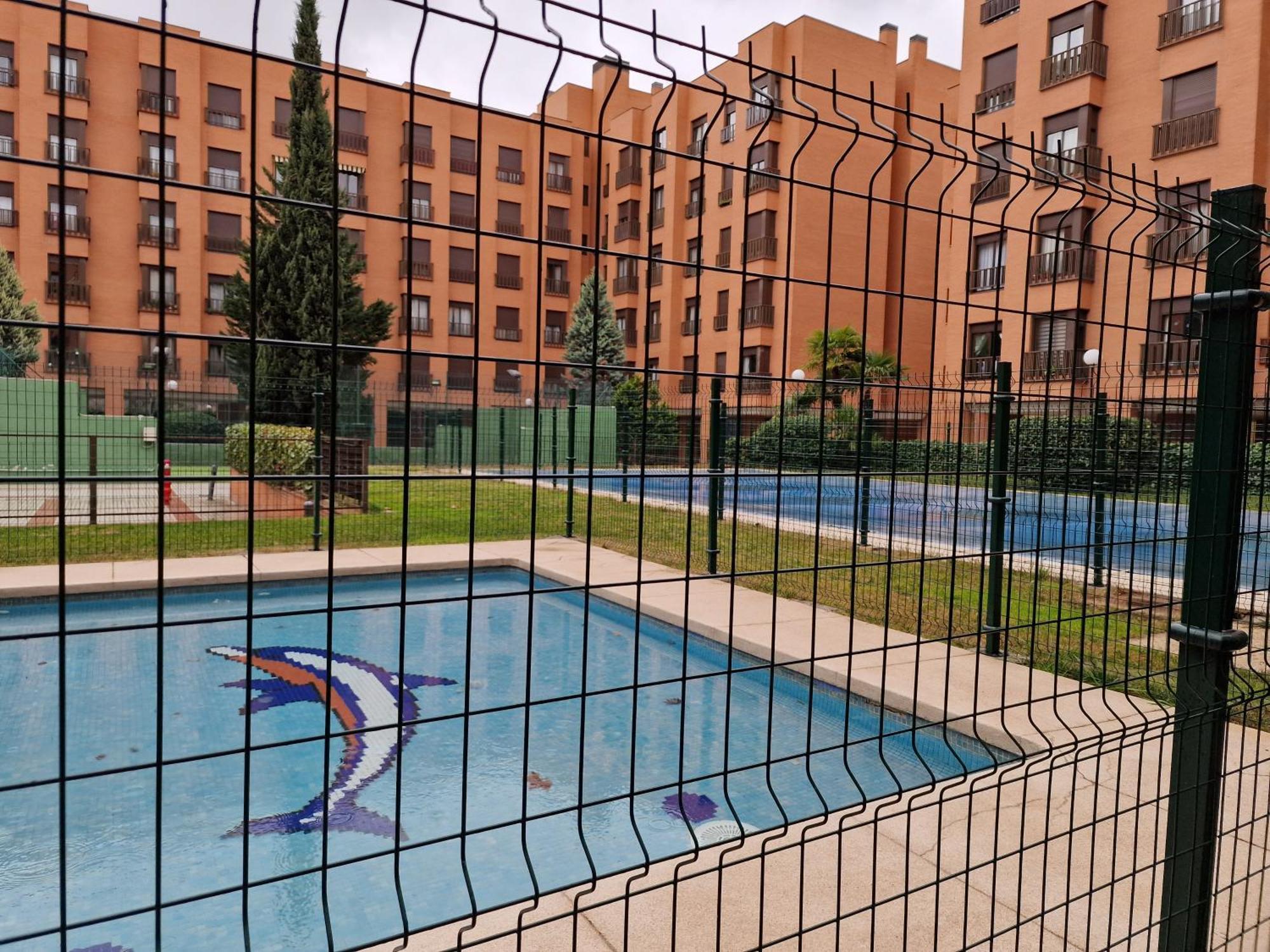Samaniego, Piscina Y Garaje Junto Civitas Metropolitano Y Aeropuerto * Madri