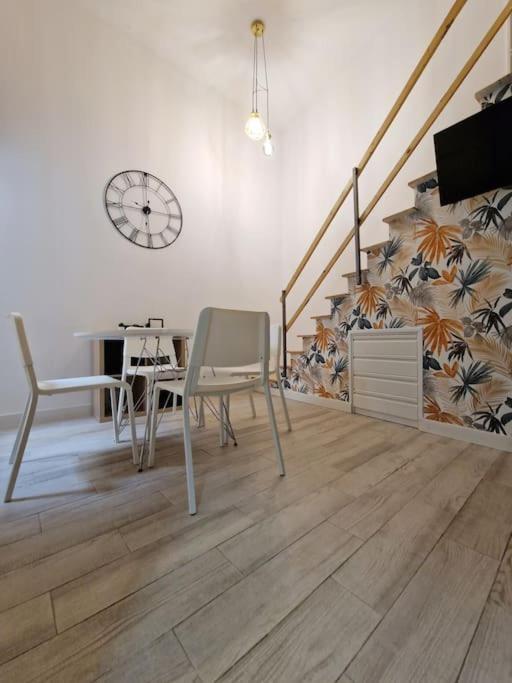Mediodia Chica Apartamento Tipo Loft En La Latina Appartamento Madrid