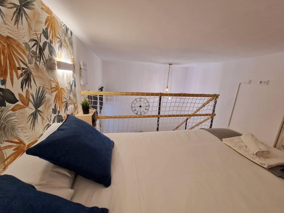 Mediodia Chica Apartamento Tipo Loft En La Latina Madrid