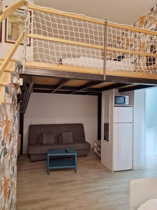 Mediodia Chica Apartamento Tipo Loft En La Latina *