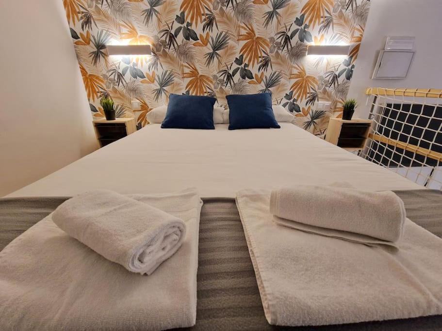 Mediodia Chica Apartamento Tipo Loft En La Latina Madrid