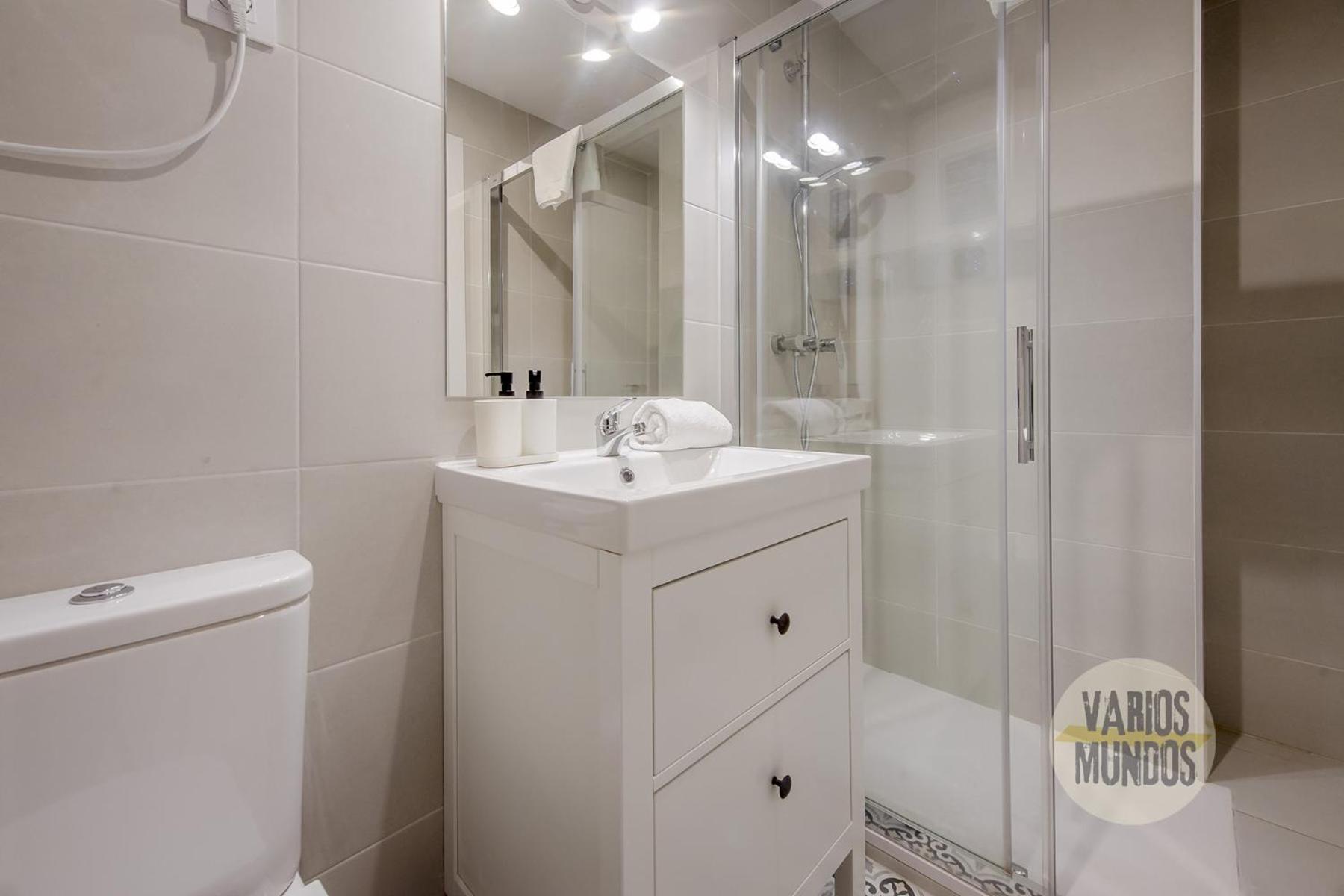 Downtown&new 9pax En La Plaza De Chueca Apartment