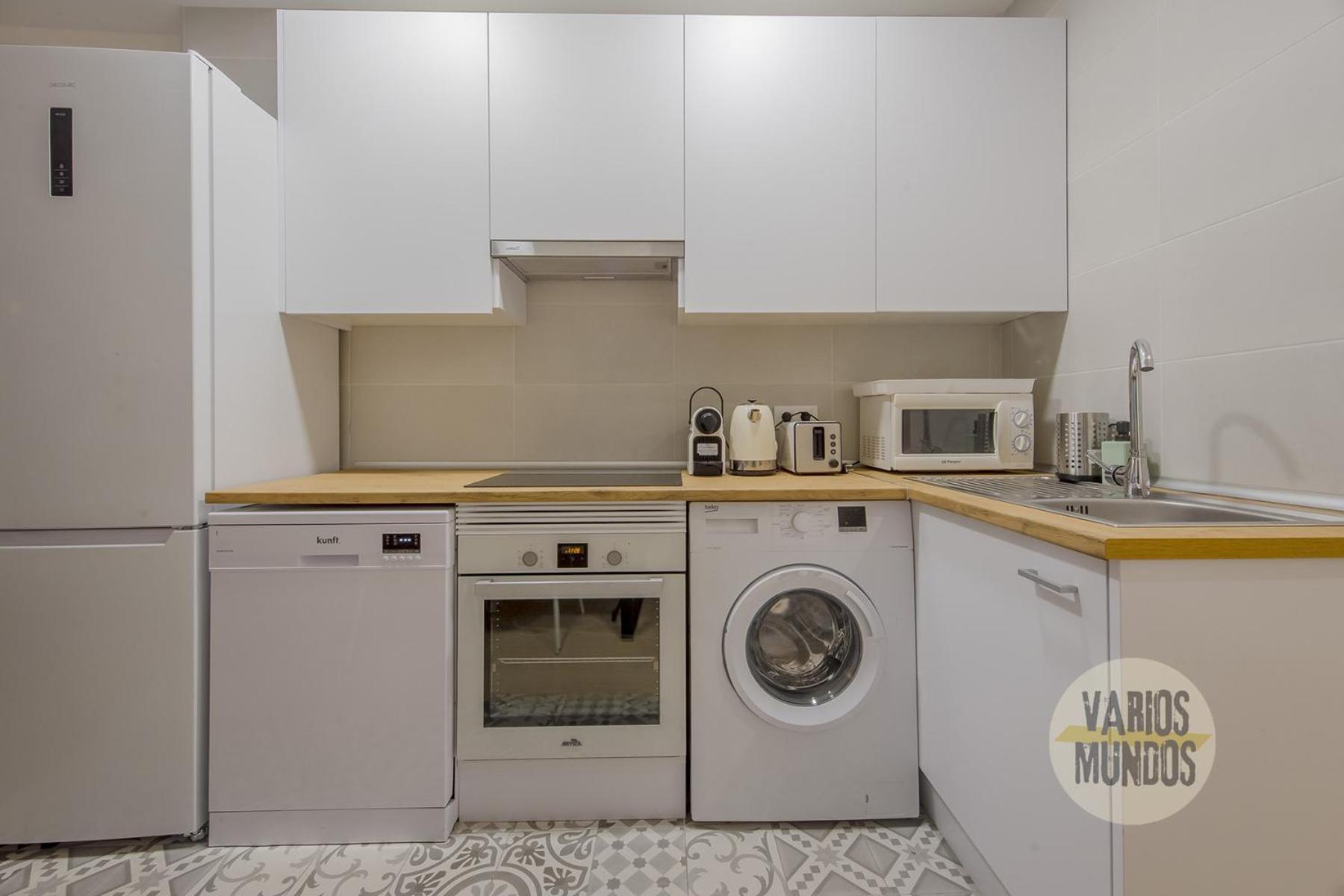 Downtown&new 9pax En La Plaza De Chueca Apartment