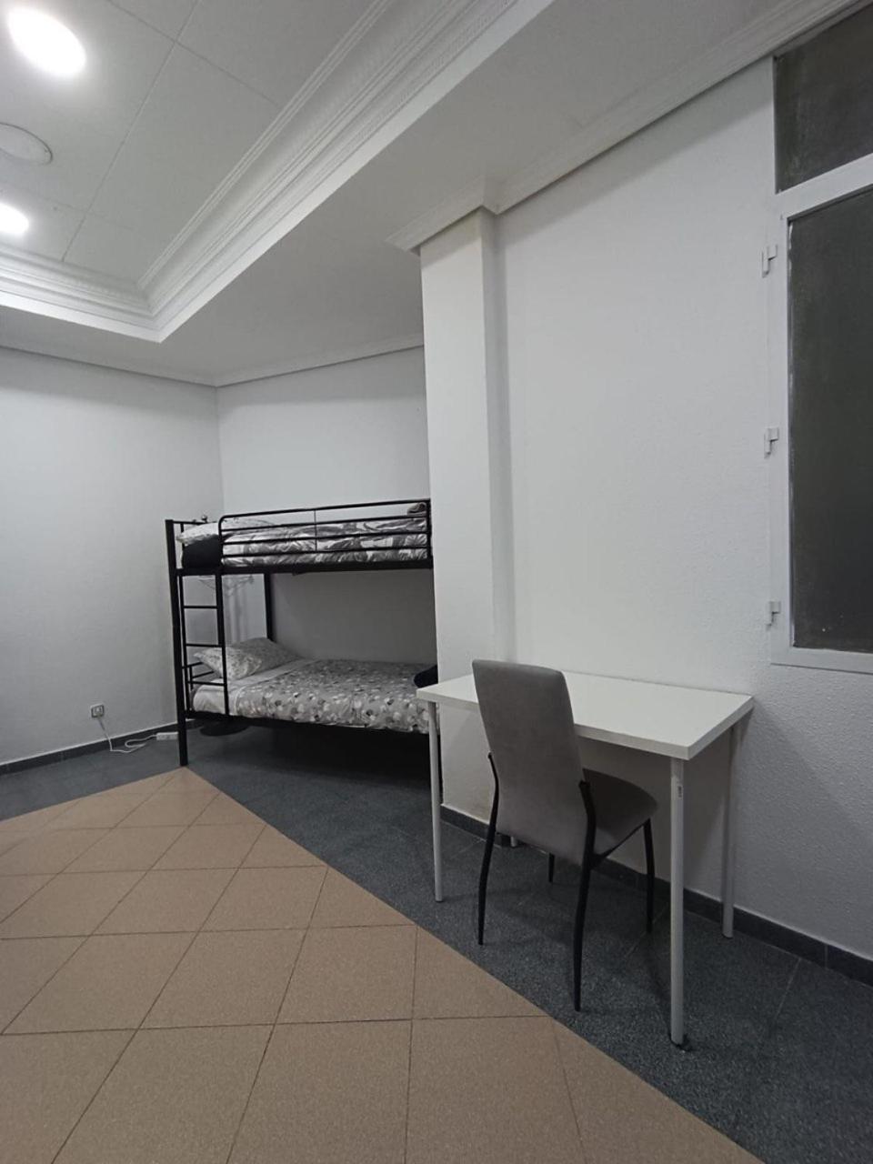 Parsa Residencial House Pensión