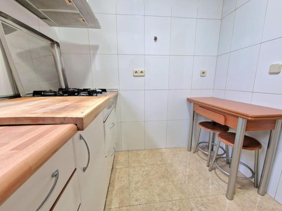 Apartamento Reina Cristina, 3 Individuales En Atocha-retiro Madri