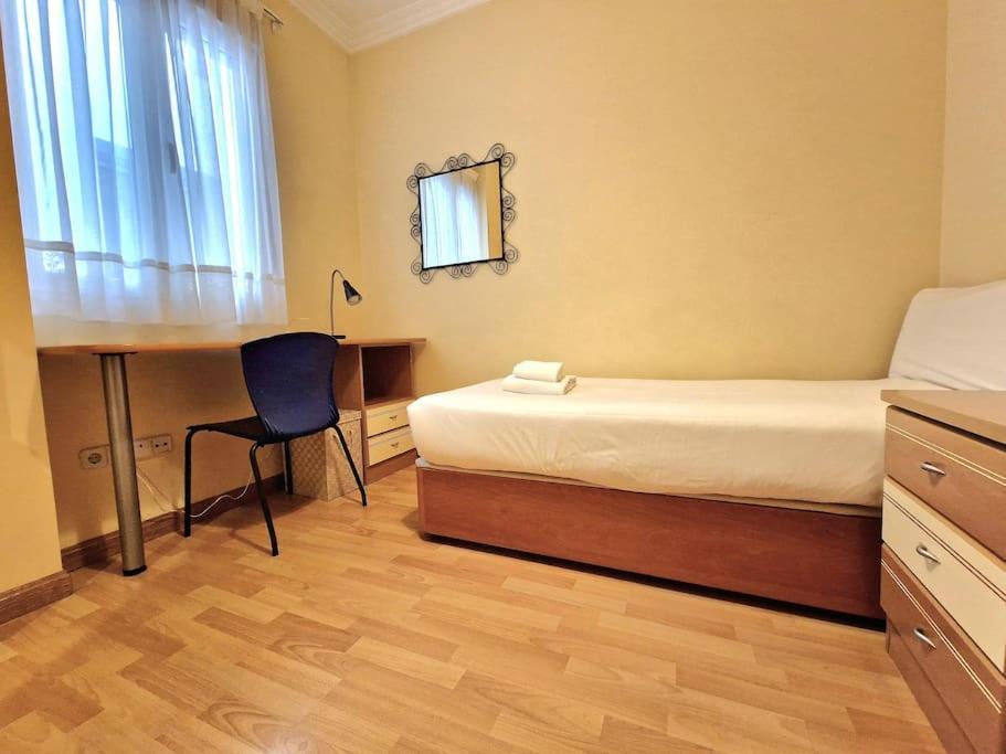 Reina Cristina, 3 Individuales En Atocha-retiro Apartment