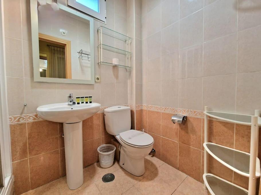 Apartamento Reina Cristina, 3 Individuales En Atocha-retiro Madri