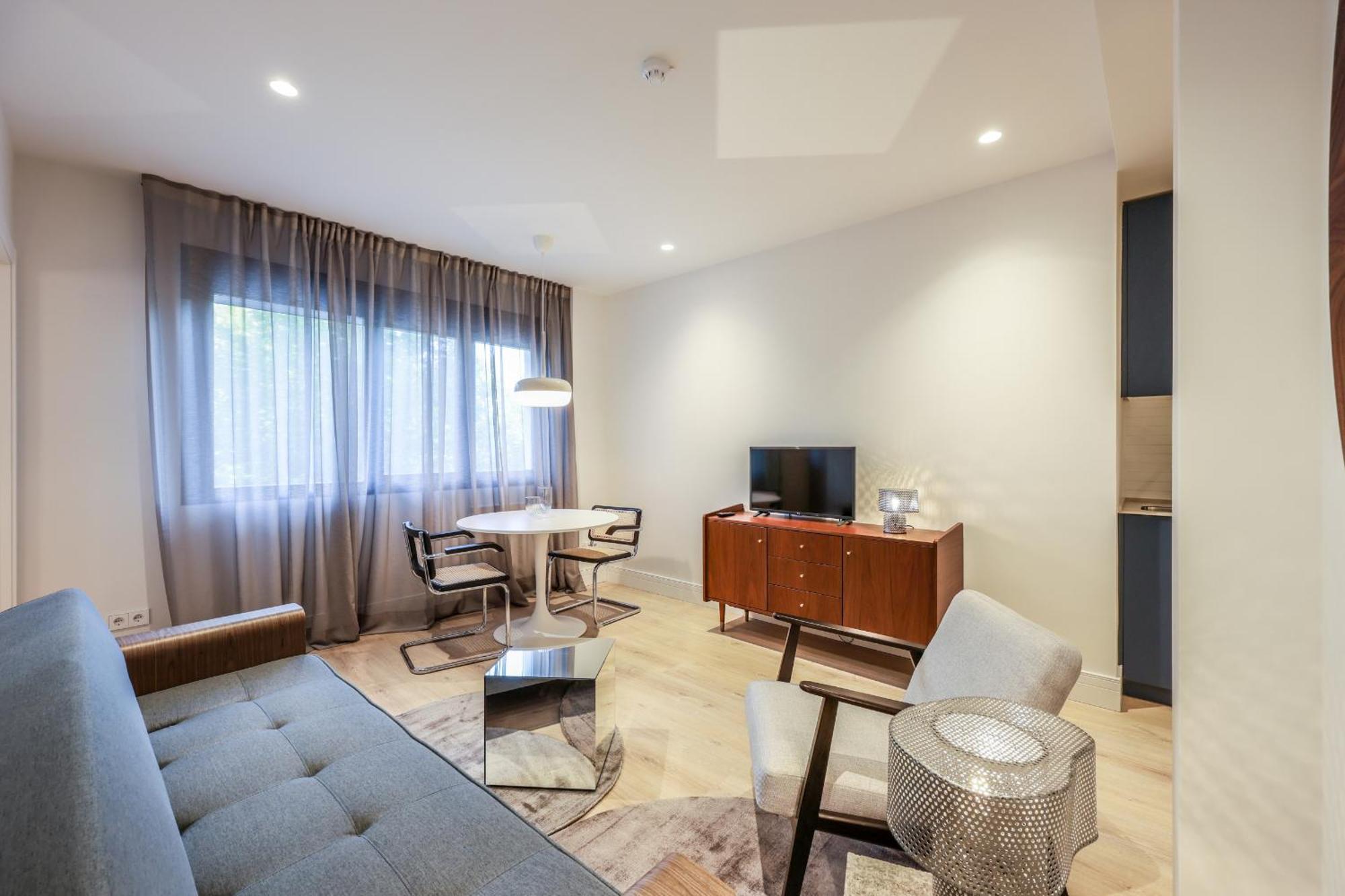 Amazinn Places Palacio Real Appartement *
