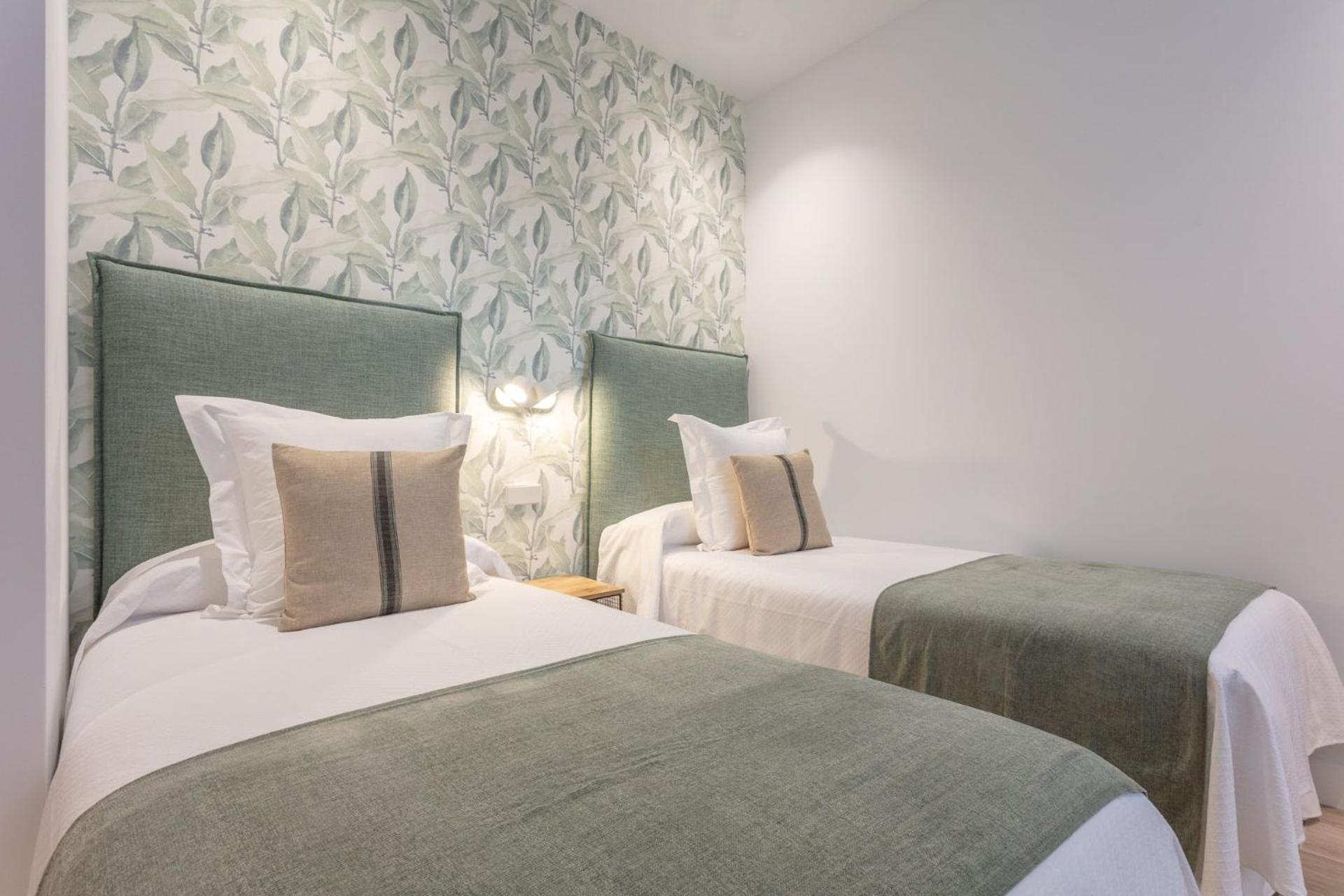 Apartment Spacious 2-bedroom In Steps Away From Plaza Espana Conde Duque I
