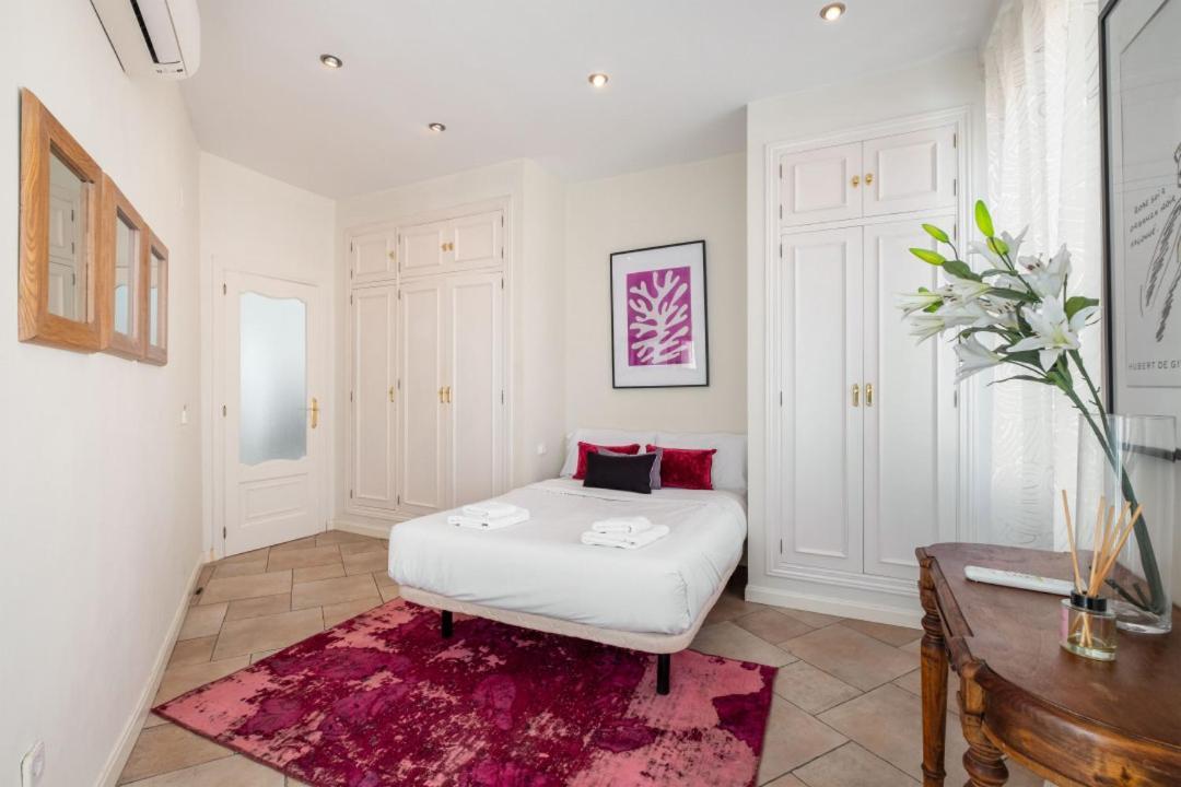 Bright- 1bd 1bth Furnished - Sol Appartamento *