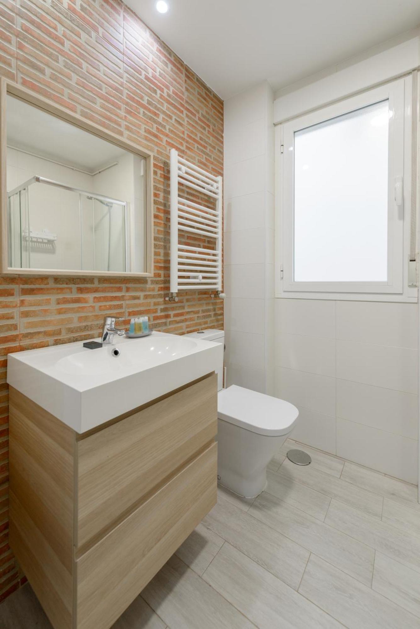 Avila Calle, Precioso Estudio En Santiago Bernabeu-estrecho En Segundo Piso Sin Ascensor Apartamento