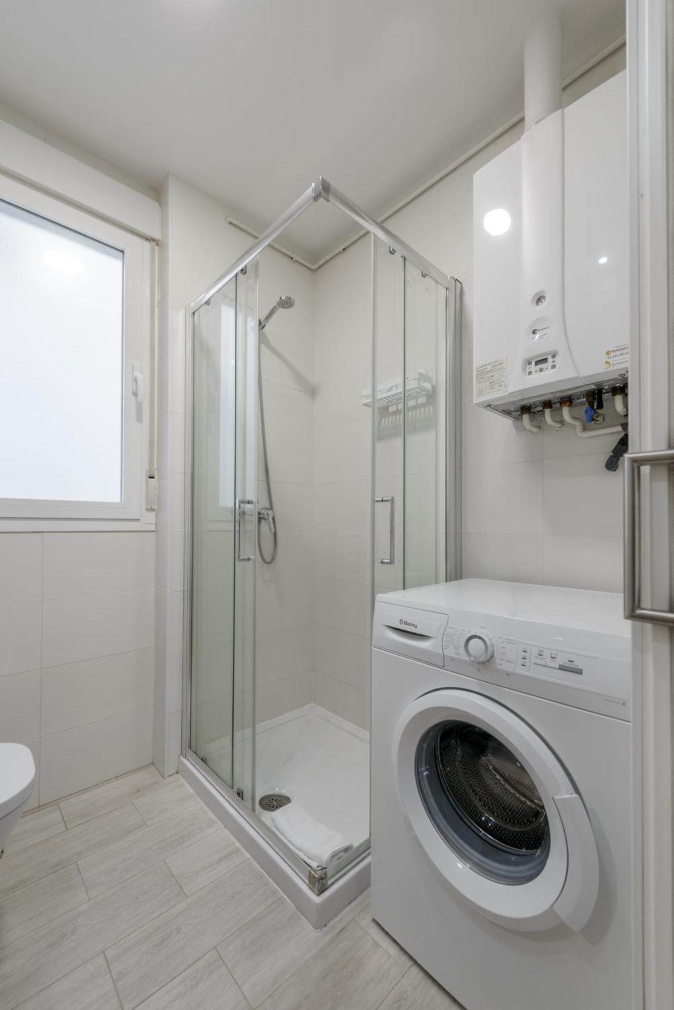 Avila Calle, Precioso Estudio En Santiago Bernabeu-estrecho En Segundo Piso Sin Ascensor Apartamento *