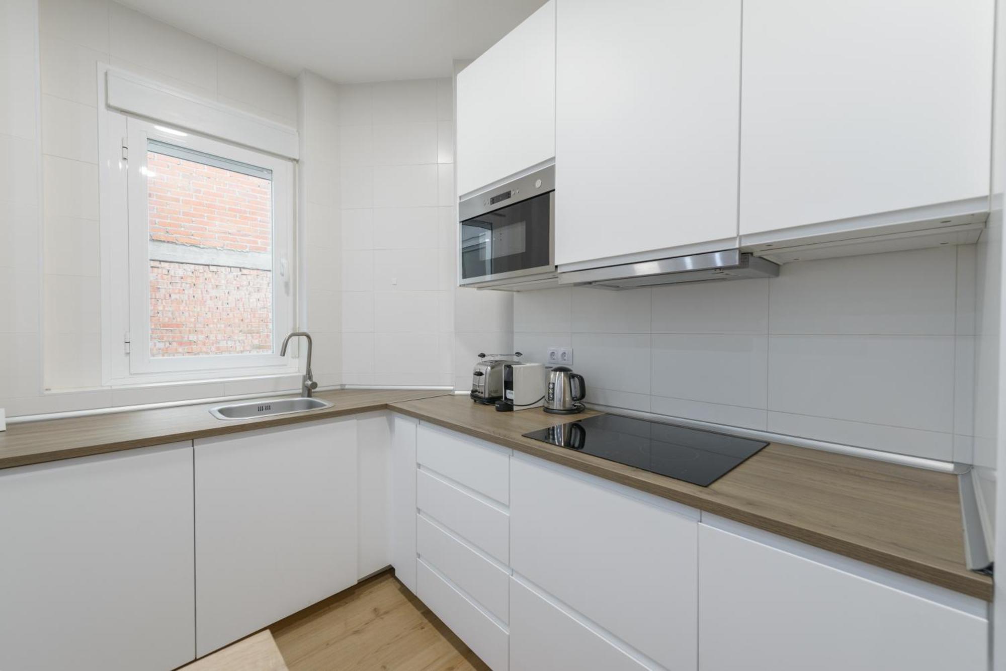 Avila Calle, Precioso Estudio En Santiago Bernabeu-estrecho En Segundo Piso Sin Ascensor Apartamento