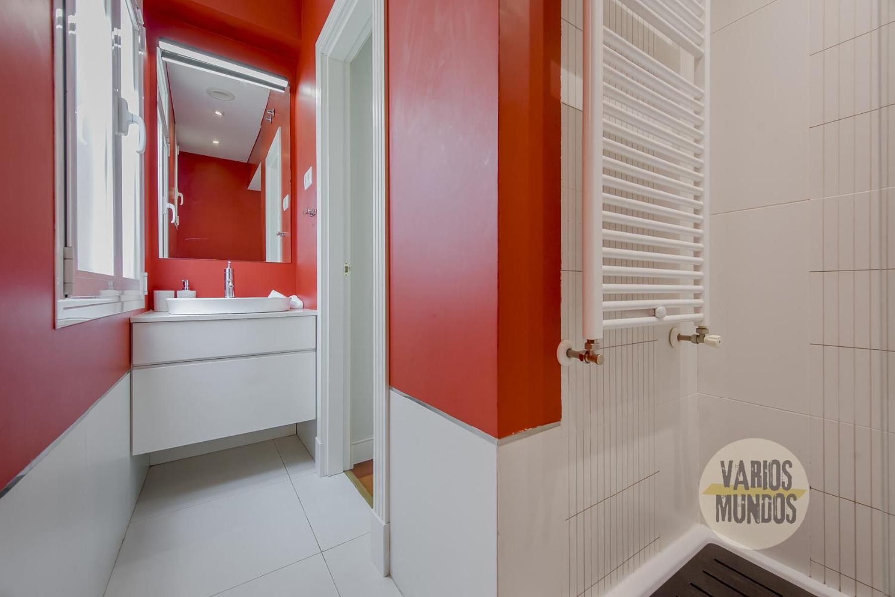 Premium 10pax En Plaza Espana-gran Via * Madrid