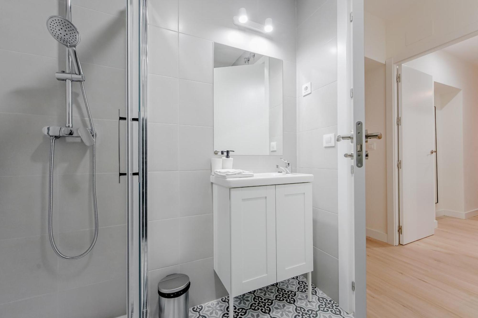 Modern 6pax En La Plaza De Tirso-centro E1 * Madrid