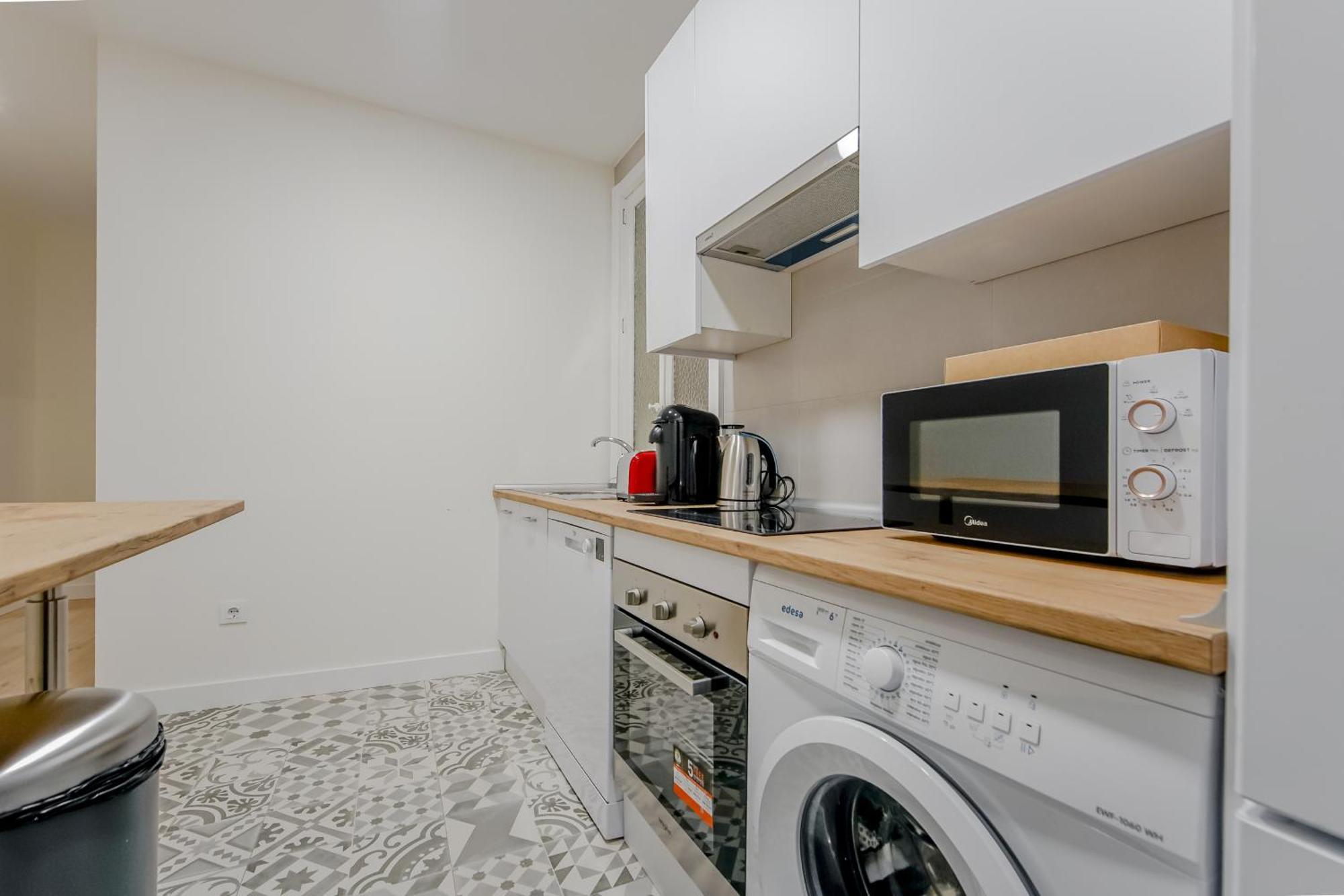 Appartamento Modern 6pax En La Plaza De Tirso-centro E1 *