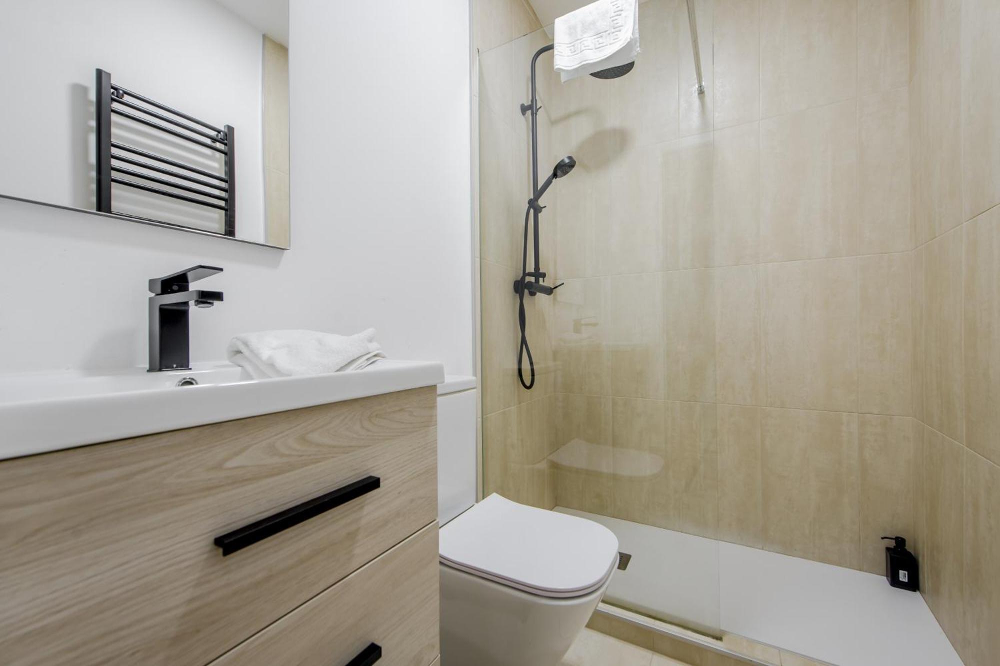Premium 9pax En Calle Olmo - Centro De E1 *