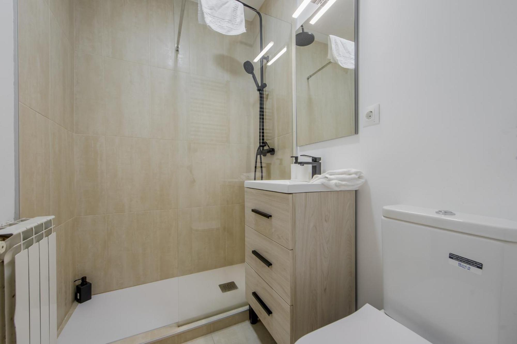 Premium 9pax En Calle Olmo - Centro De E1 Madrid