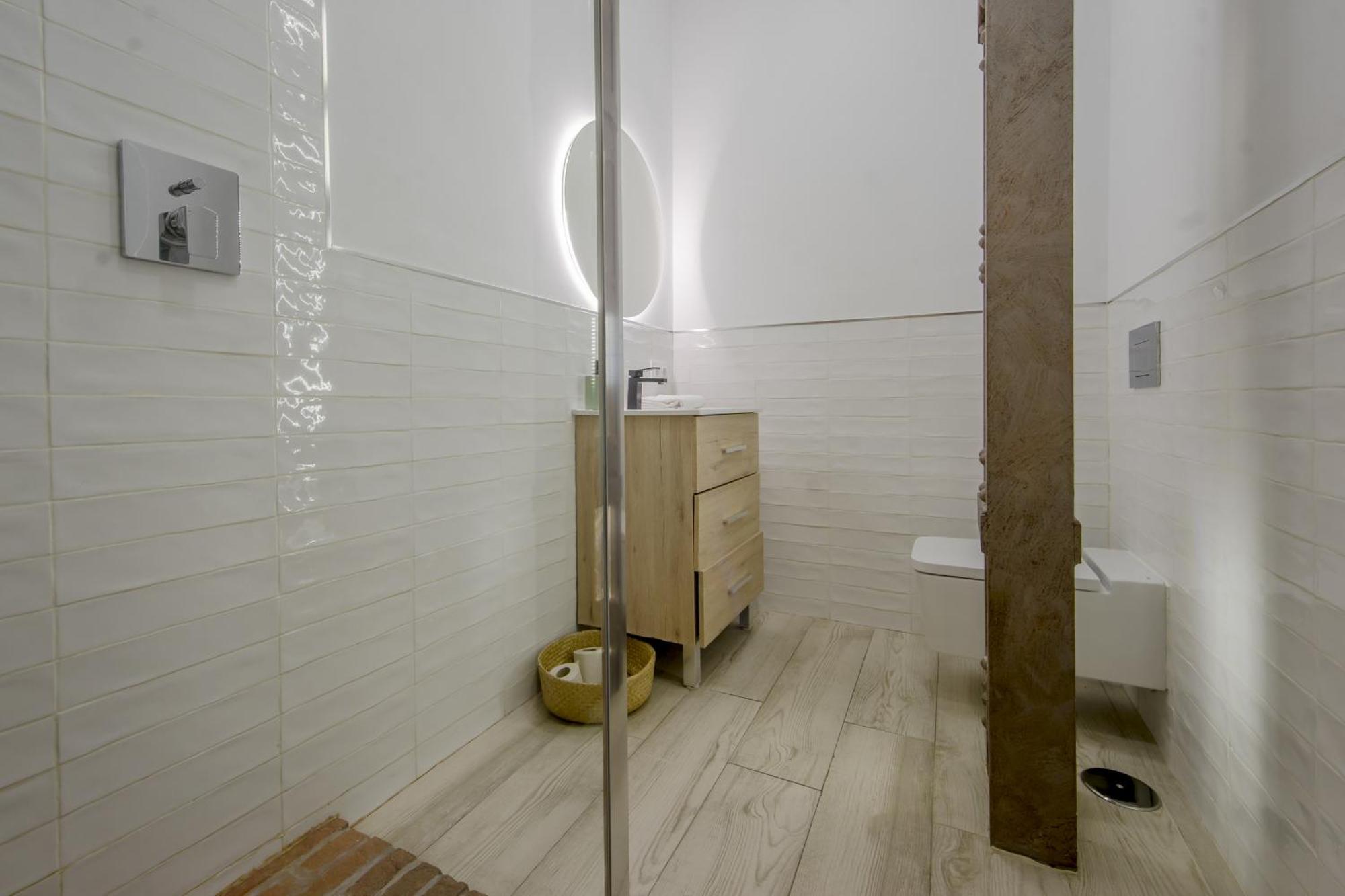 Apartamento C-almendro, Nuevo Piso En El Corazon De E1 *