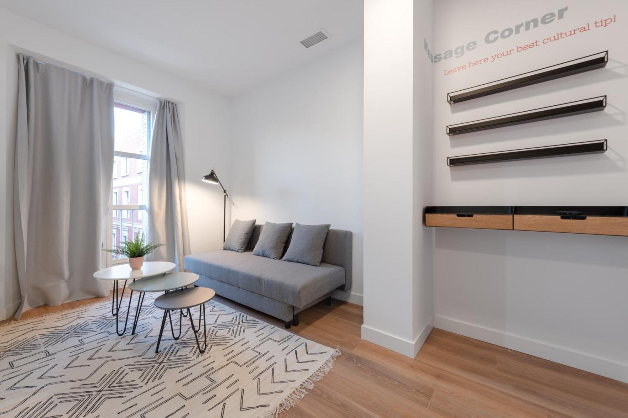 Centric And Bright- 1bd 1bth- San Bernardo Madrid