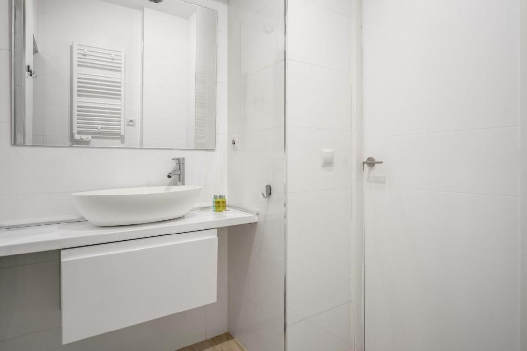1 Bedrooms 1 Bathroom Furnished - La Latina - Modern - Mintystay *