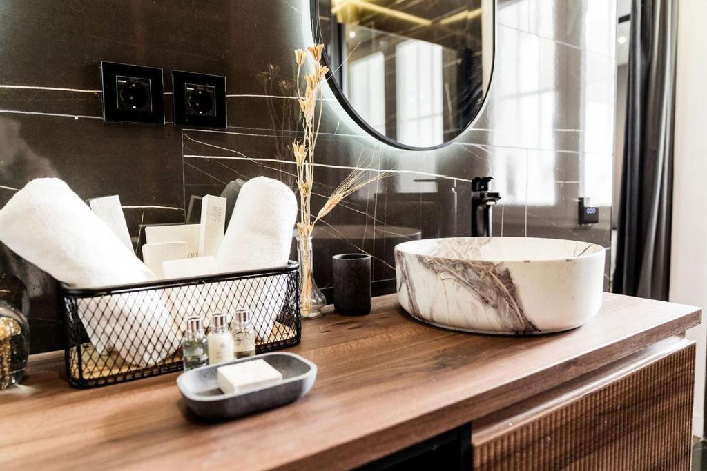 Luxury And Elegant *