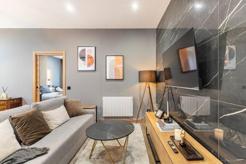 Luxury And Elegant Madri