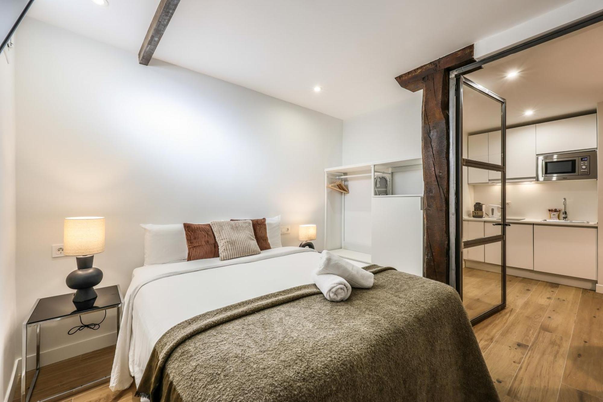 Apartamento Encantador Plaza Del Callao, Mid Term