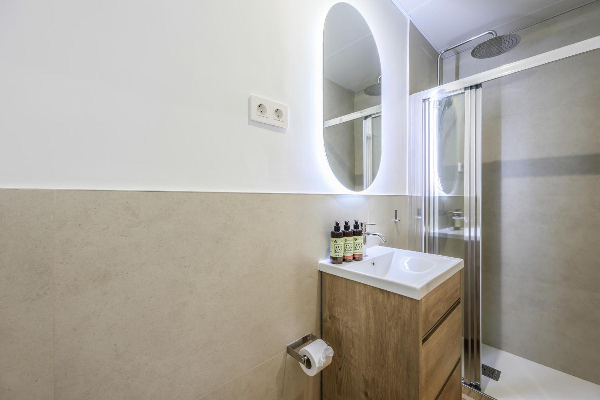 Encantador Plaza Del Callao, Mid Term Apartamento